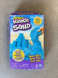 OUTLET Piasek kinetyczny Kinetic Sand niebieski 227 g USZKODZONE OPAKOWANIE